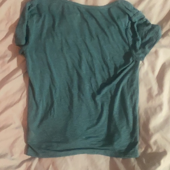 Aeropostale Girls Tee. Seriously Soft. Barely cropped, Flowy. Good condition - Picture 2 of 2